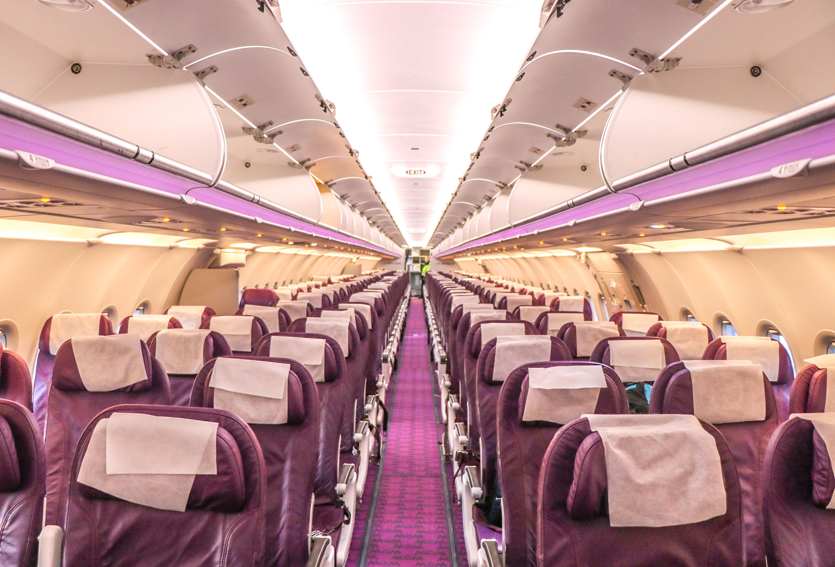 wow airlines hand luggage