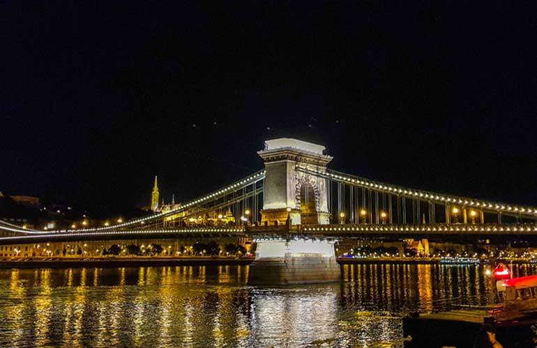 Széchenyi chain bridge at night