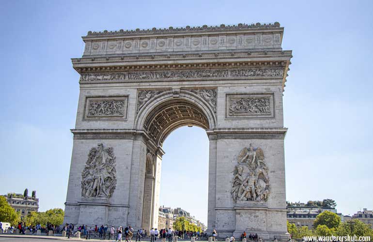 Visit arc de triomphe in Paris 